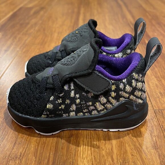 Lebron James Nike Running Shoes - Picture 2 of 7